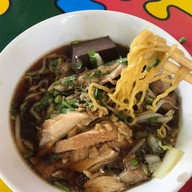 เมนูของร้าน อิ่มเส้นริมโค้ง ก๋วยเตี๋ยวไก่ ข้าวซอย