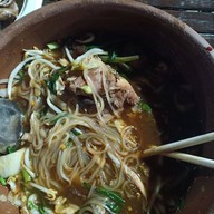 ก๋วยเตี๋ยวเป็ด ไก่ หมูตุ๋น กาดมณี