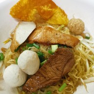 เมนูของร้าน ก๋วยเตี๋ยวรู ตลาดน้อย