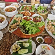 ครัวไม้เมือง บางพระ ศรีราชา