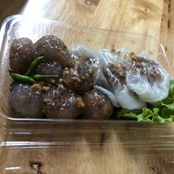 เมนูของร้าน บะหมี่ลูกชิ้นครูอ๋า