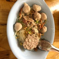 เมนูของร้าน บะหมี่ลูกชิ้นครูอ๋า