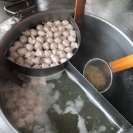 เมนูของร้าน บะหมี่ลูกชิ้นครูอ๋า