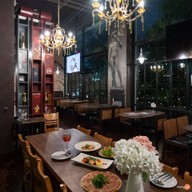 บรรยากาศ BottomsUp ทองหล่อ
