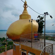 พระธาตุอินทร์แขวนจำลอง