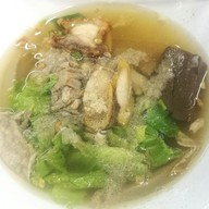 เมนูของร้าน เจ๊ฝน คั่วไก่ เกาเหลาเครื่องในหมู ตลาดสวนหลวง