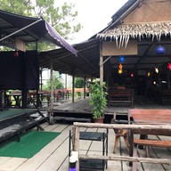 กินลม ชมลาว