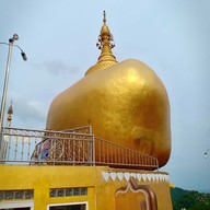 พระธาตุอินทร์แขวนจำลอง