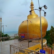 พระธาตุอินทร์แขวนจำลอง