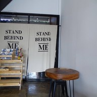 บรรยากาศ Stand Behind Me