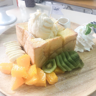 เมนูของร้าน The White Cafe Milk&Toast