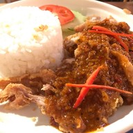 เมนูของร้าน Saucey Chicken and Beer Bomb