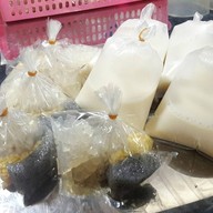 เมนูของร้าน ชายสี่ บะหมี่เกี๊ยว @แหลมฉบัง