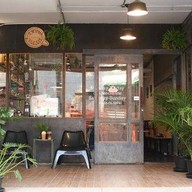 ข้าวคลุกกะปิน้องวีเจ