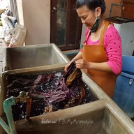 ศูนย์ผ้าหมักโคลน บ้านนาต้นจั่น