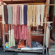 ศูนย์ผ้าหมักโคลน บ้านนาต้นจั่น