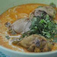 ร้านคุณย่า (ข้าวซอยไก่ ก๋วยเตี๋ยวหมู ก๋วยเตี๋ยวน้ำเงี้ยว อาหารตามสั่ง)