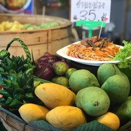 Thai style salad ยำไข่ดาว ขนมจีบคนเมือง ถนนคนเดินเชียงใหม่