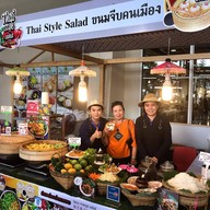 Thai style salad ยำไข่ดาว ขนมจีบคนเมือง ถนนคนเดินเชียงใหม่