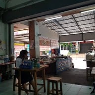 บรรยากาศ ร้านป้าแดงแกงใต้ -