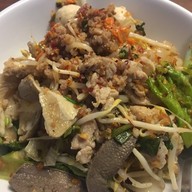 เมนูของร้าน ต้มเลือดหมูแปะฮวด เกี๊ยวกุ้งยักษ์ ก๋วยเตี๋ยวต้มยำโบราณ