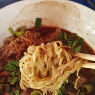 ก๋วยเตี๋ยวเรือรสซิ่ง ใต้ทางด่วน