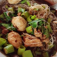 ก๋วยเตี๋ยวเรือรสซิ่ง ใต้ทางด่วน