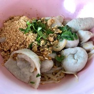 เมนูของร้าน ก๋วยเตี๋ยวปลาป้าแจ๋ว