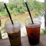 ริมน้ำคาเฟ่ ไทรโยค กาญจนบุรี