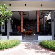 Baan Noppadol HuaHin Loft Resort