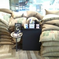 บรรยากาศ Starbucks Central Embassy