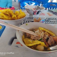 ร้านก๋วยเตี๋ยวทุ่งโพธิ์