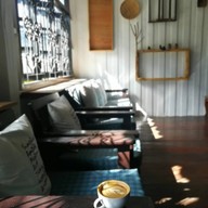 บรรยากาศ บ้านศิลป์ ลาภิน วัดร่องขุ่น