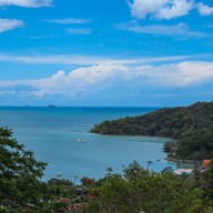 พระธาตุอินทร์แขวนจำลอง