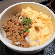 เมนูของร้าน Ringer Hut BTS Phromphong