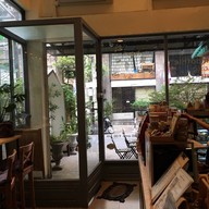 บรรยากาศ the canary cafe