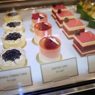 Dhara Dhevi Patisserie ห้าง Maya