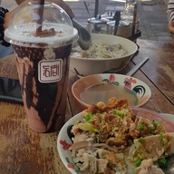 เมนูของร้าน โกปี๊ 咖啡 อาหารเช้านิมมาน