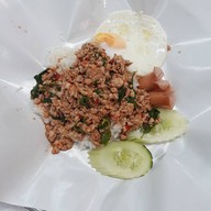 ตั๊ก กะเพราถาดยักษ์ เซ็นทรัลพระราม 2 ชั้น 4