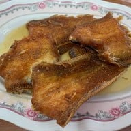 เมนูของร้าน ครัวเจ๊แมว ปากน้ำปราณ
