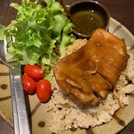 ข้าวไก่อบซอสเสาวรส