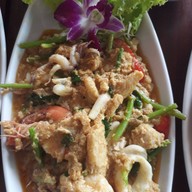 ลุงชู หัวปลาหม้อไฟเมืองละโว้ สาขา 2 สาขา 2 จตุโชติ ซอย 10