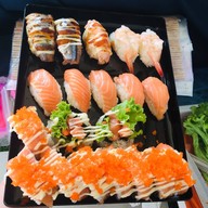 เมนูของร้าน ซูชิหน้าล้น  มี่โกะ ซูชิ