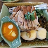 ก๋วยเตี๋ยวเรือเน้นเครื่อง ซอยหลังแขวงสาขา1