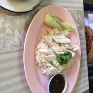 ข้าวมันไก่ลมหวล ตลาด (ถนนพระทรง)