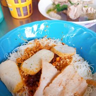 เมนูของร้าน ก๋วยเตี๋ยวหลังกลับเพชร