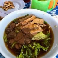 ร้านก๋วยเตี๋ยวเป็ดเจ๊รีย์คอนแวนต์(เจ้าเก่า)