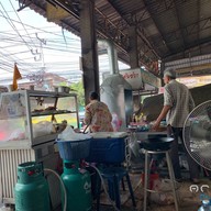 อาหารตามสั่ง ข้าง Family Mart ปากซอยจอมทอง 19