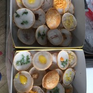 ขนมครกเข้าวัง ข้างตลาดบองมาเช่