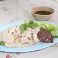 ข้าวมันไก่โก๋ใจ